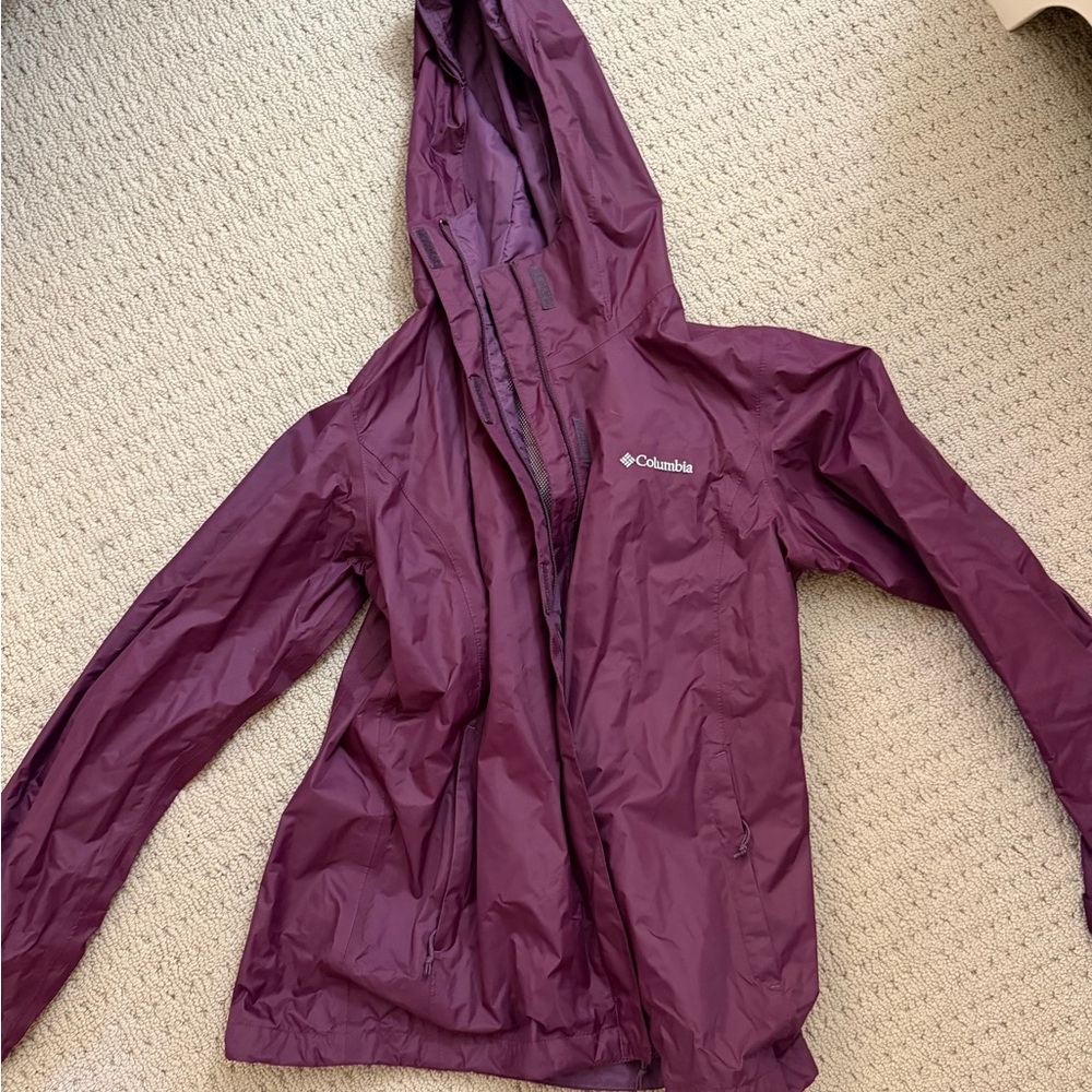 Size medium women Columbia rain jacket